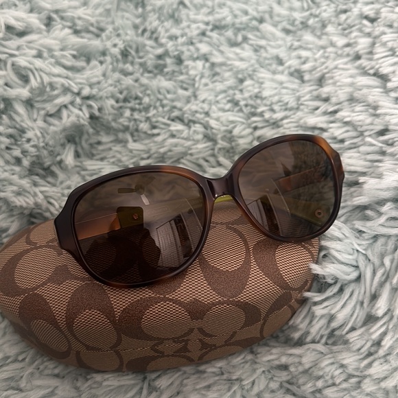 Brand new without tag Coach sunglasses. - Picture 5 of 7